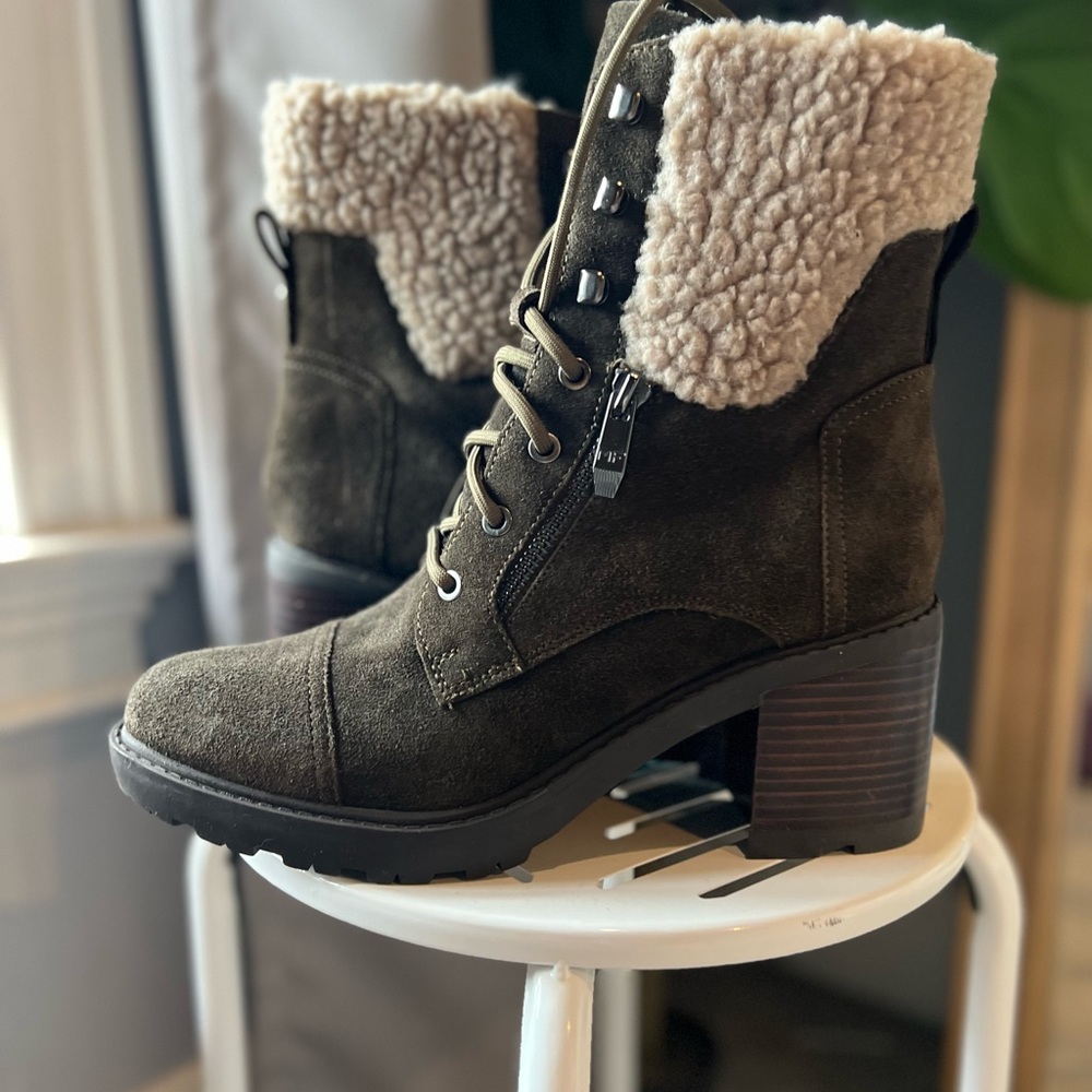 MARC FISHER GREEN LANSLEY LACE-UP HEELED BOOTIES SIZE 10 M - Never worn ✨